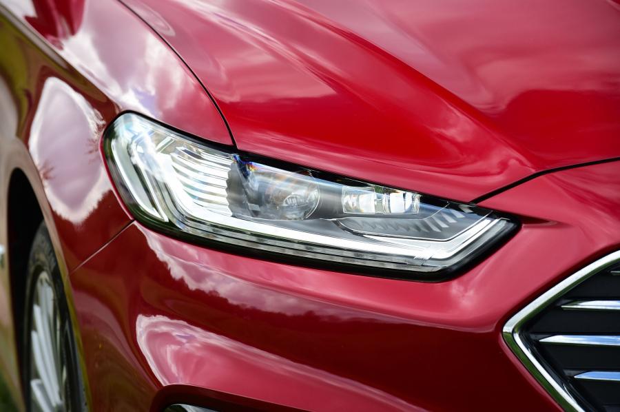 Детали экстерьера Ford Mondeo Hybrid Estate 2019 года  (фото 15 из 21)